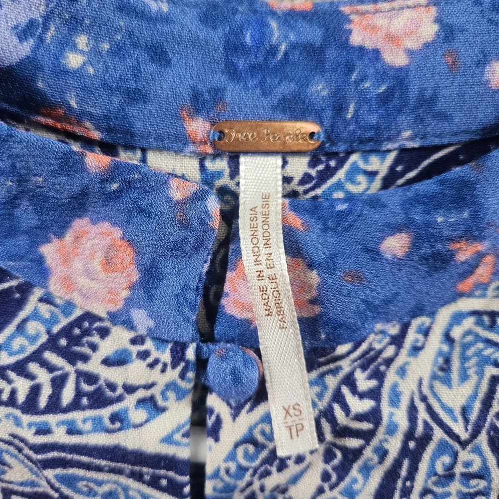Free People Boho‎ Top Blouse Women XS Long Sleeve Floral Blue Preppy